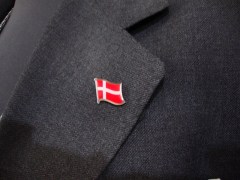 spilla da giacca con bandiera danese smaltata